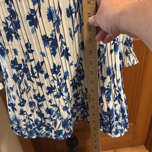 Like new Croft & Barrow Floral Women's Pleates 3/4 sleeve Top - Picture 7 of 7